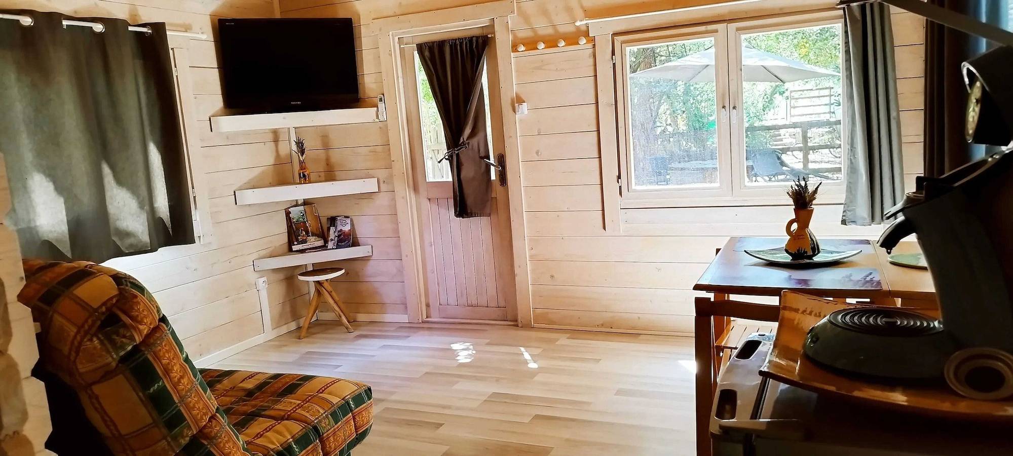 Chalet charmant près d'Orange avec piscine partagée in Orange, Vaucluse
