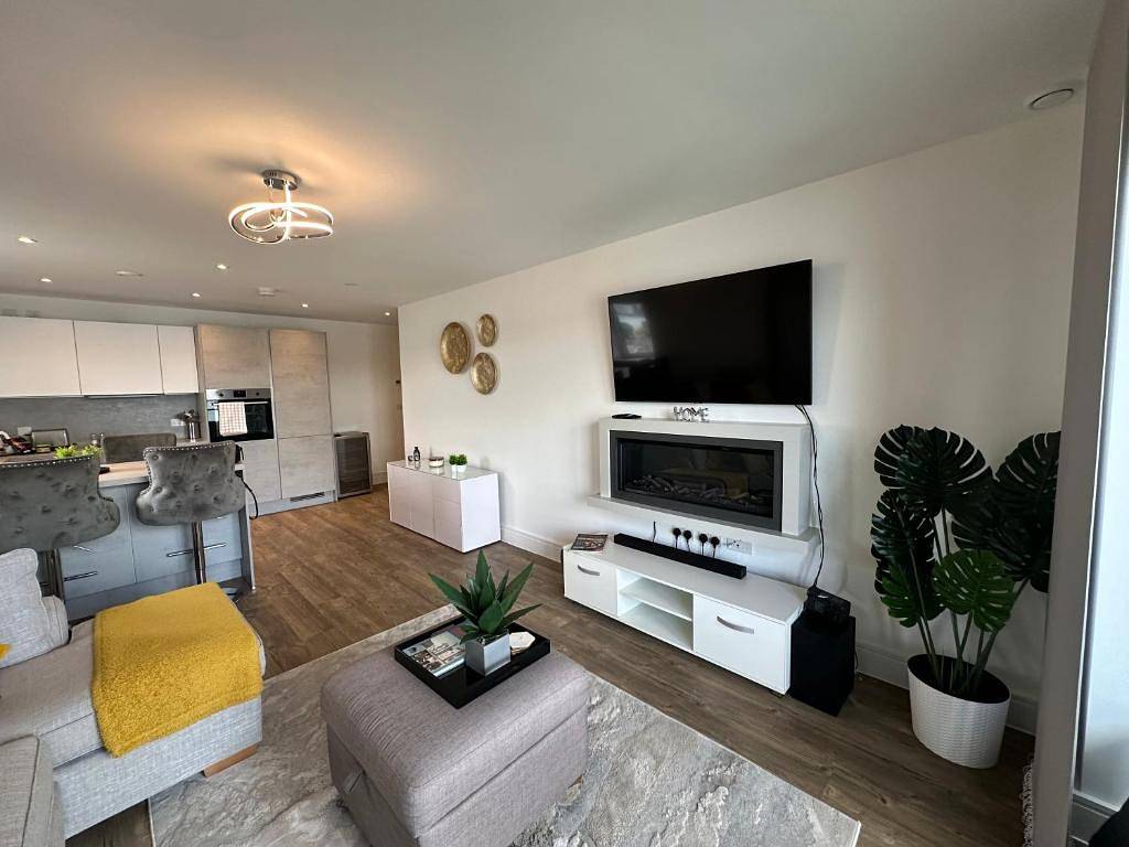 Entire apartment, 2 bed 2 bath Waterfront Luxury Apartment in Southampton, South East England