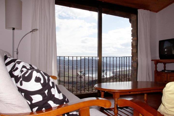 Casa rural para 2 personas, con vistas además de terraza y vistas al lago, Se admiten mascotas en Pallars Jussà