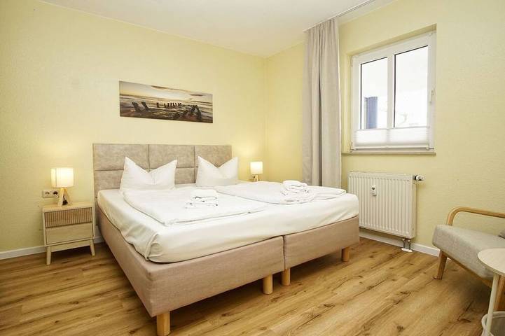 Ganze Wohnung, Haus Rügen - Ferienwohnung mit Balkon, Schwimmbad- und Saunanutzung - Haus Rügen in Göhren, Rügen
