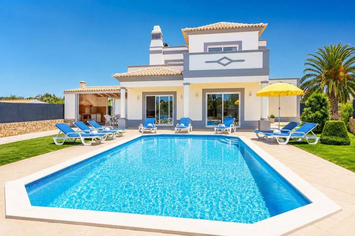Villa voor 8 personen, met balkon en tuin in Guia