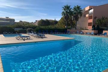 Gîte pour 4 personnes, avec terrasse ainsi que piscine et jardin dans La plagette (Cap d'Agde)