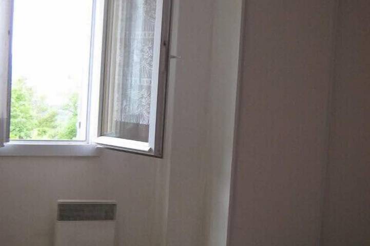Appartement entier, Gîte confortable au cœur du luberon calme, en campagne  idéal en famille . in Bonnieux, Parc naturel régional du Luberon
