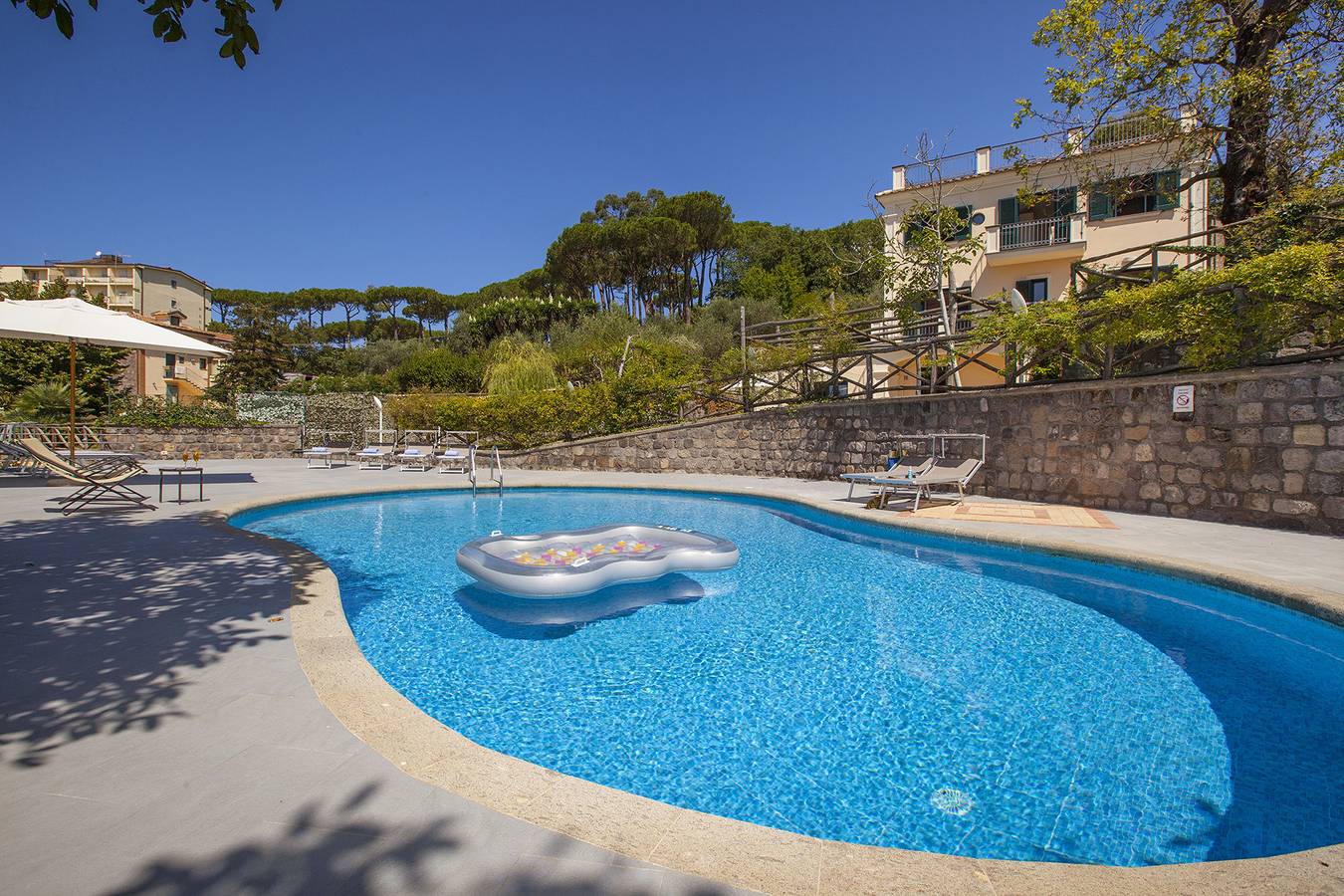 Amore Rentals - Villa Il Noce con Piscina Privata, Spa, Giardino, Bbq e Parcheggio in Sant'Agata sui Due Golfi, Massa Lubrense