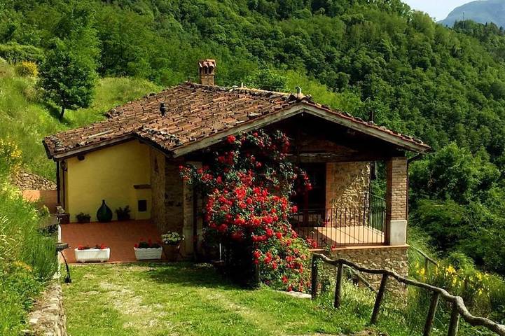 Toskanisches Bauernhaus in den Hügeln mit atemberaubender Aussicht und Pool - in der Nähe von Barga, Castelnuovo in Fosciandora, Garfagnana