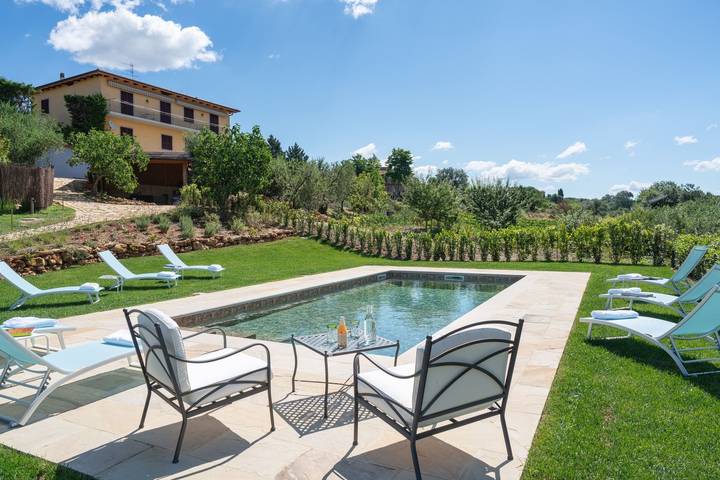 Villa for 14 people, with Balcony and Terrace as well as Garden and Pool in San Gimignano