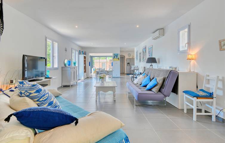 Appartement au bord de la piscine avec parking et Internet in Tourves, Région de Brignoles