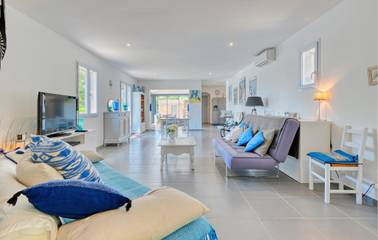 Location De Vacances pour 6 Personnes dans Tourves, Parc naturel régional de la Sainte-Baume, Photo 2