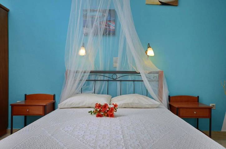 Gîte pour 2 personnes, avec piscine ainsi que vue et jardin dans Agia Anna - 3