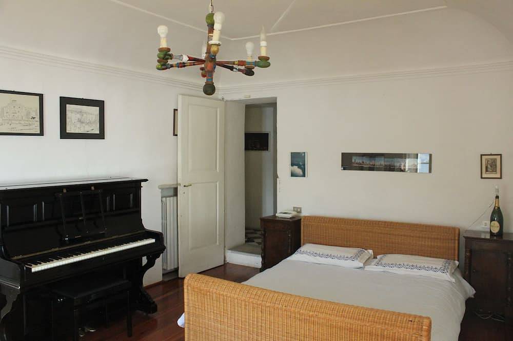 Geheel appartement, Appartement in villa met tuin in het historische centrum van Orta San Giulio in Orta San Giulio, Ortameer