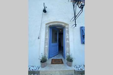 Gîte pour 2 personnes, avec vue ainsi que jardin et balcon à Pégomas