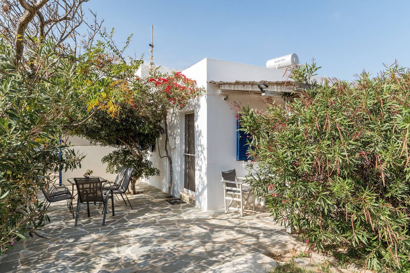 Apartment "Margaret House" with Wi-Fi, A/C, Terrace & Garden in Isterni, Paros