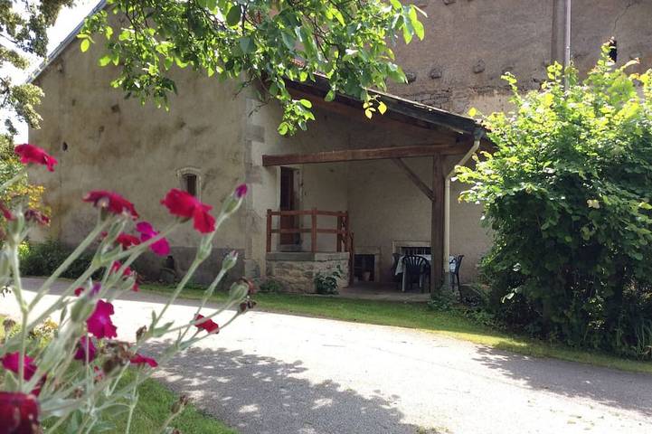 Gîte pour 5 personnes, avec Balcon/Terrasse ainsi que Terrasse et Jardin