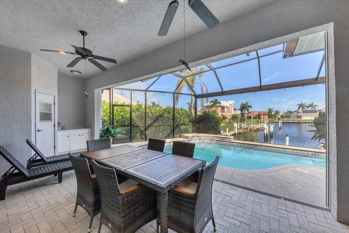 Vacation rental for 7 people, with yard and pool, kid friendly in Punta Gorda