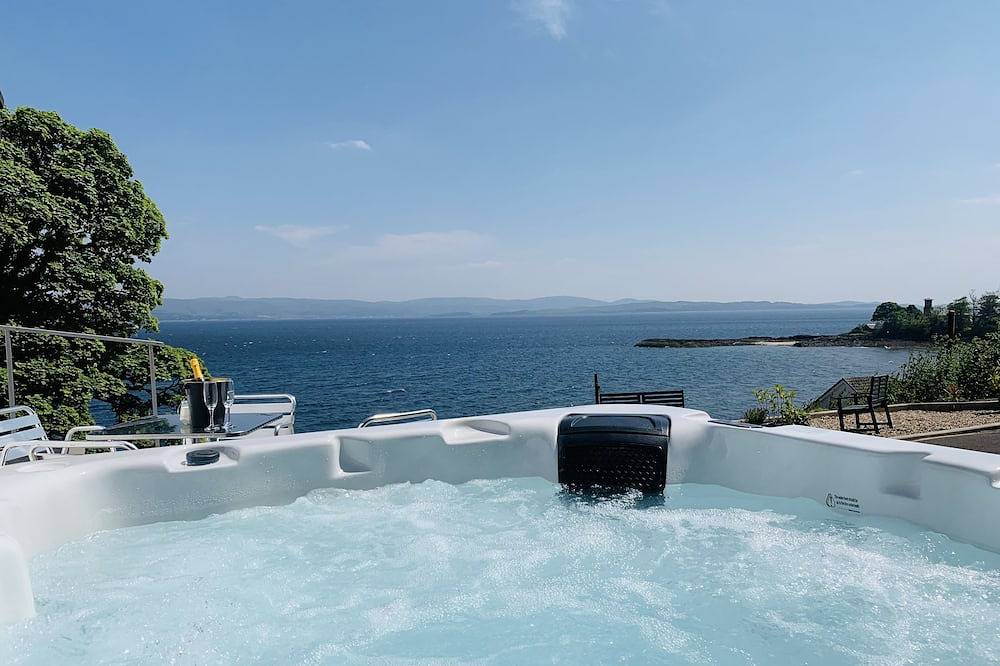 Secluded Seaview Cottage With Private Hot Tub in Isle of Bute, Argyll & Bute