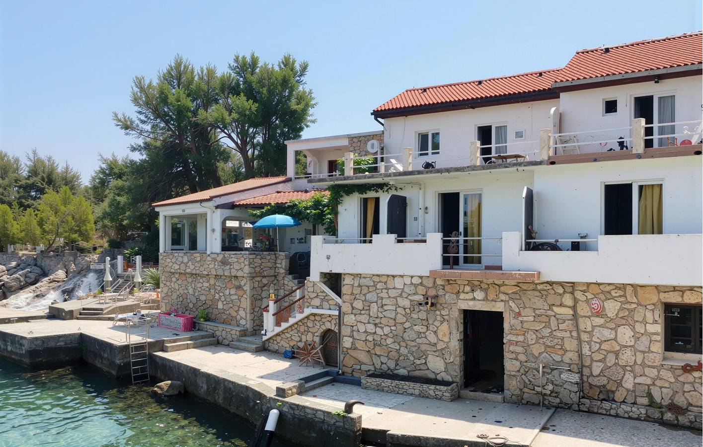 Geräumige 200 m² große Wohnung mit Terrasse, Parkplatz und WLAN – 100 m von der Küste entfernt in Hvar