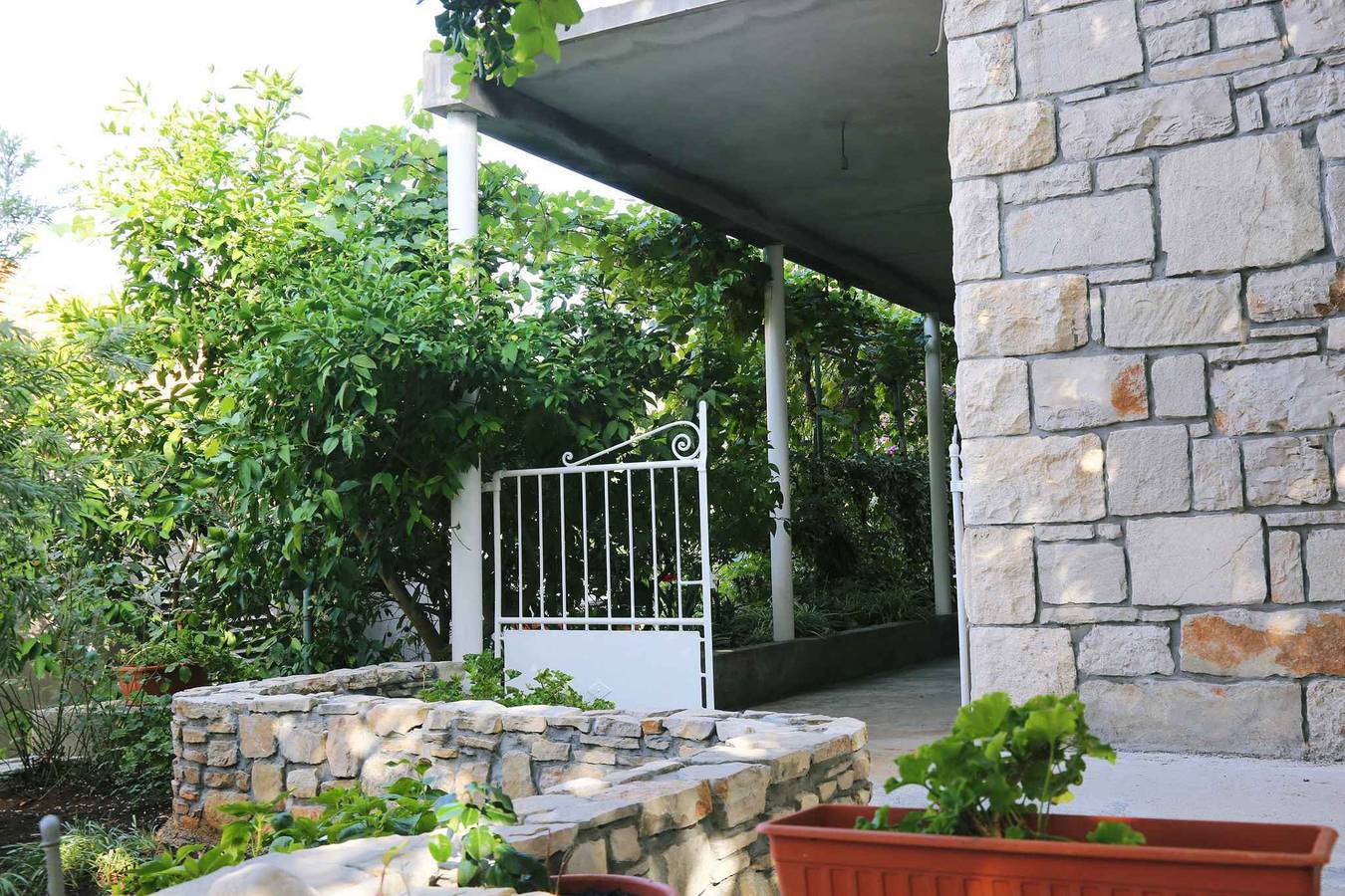 Entire holiday apartment, Holiday apartment just 20 m to the Adriatic Sea  in Blato, Korcula