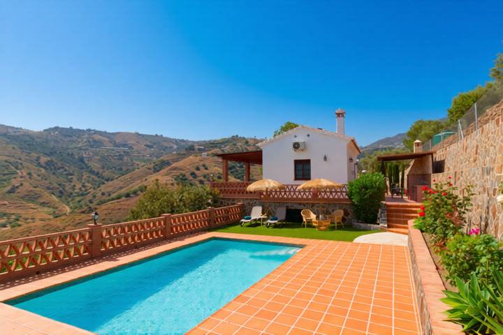 Villa pour 2 personnes, avec jardin ainsi que piscine et vue à Frigiliana
