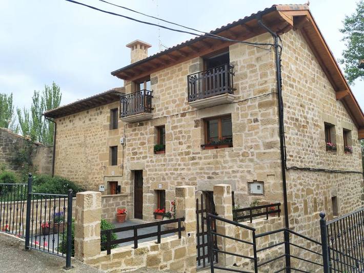 Casa de vacaciones para 14 personas, con Terraza y Jardín en Rioja Alta