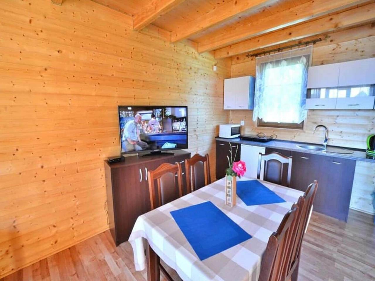 Komfortable Ferienhäuser mit Terrassen, Sommerpool in Powiat Sławieński