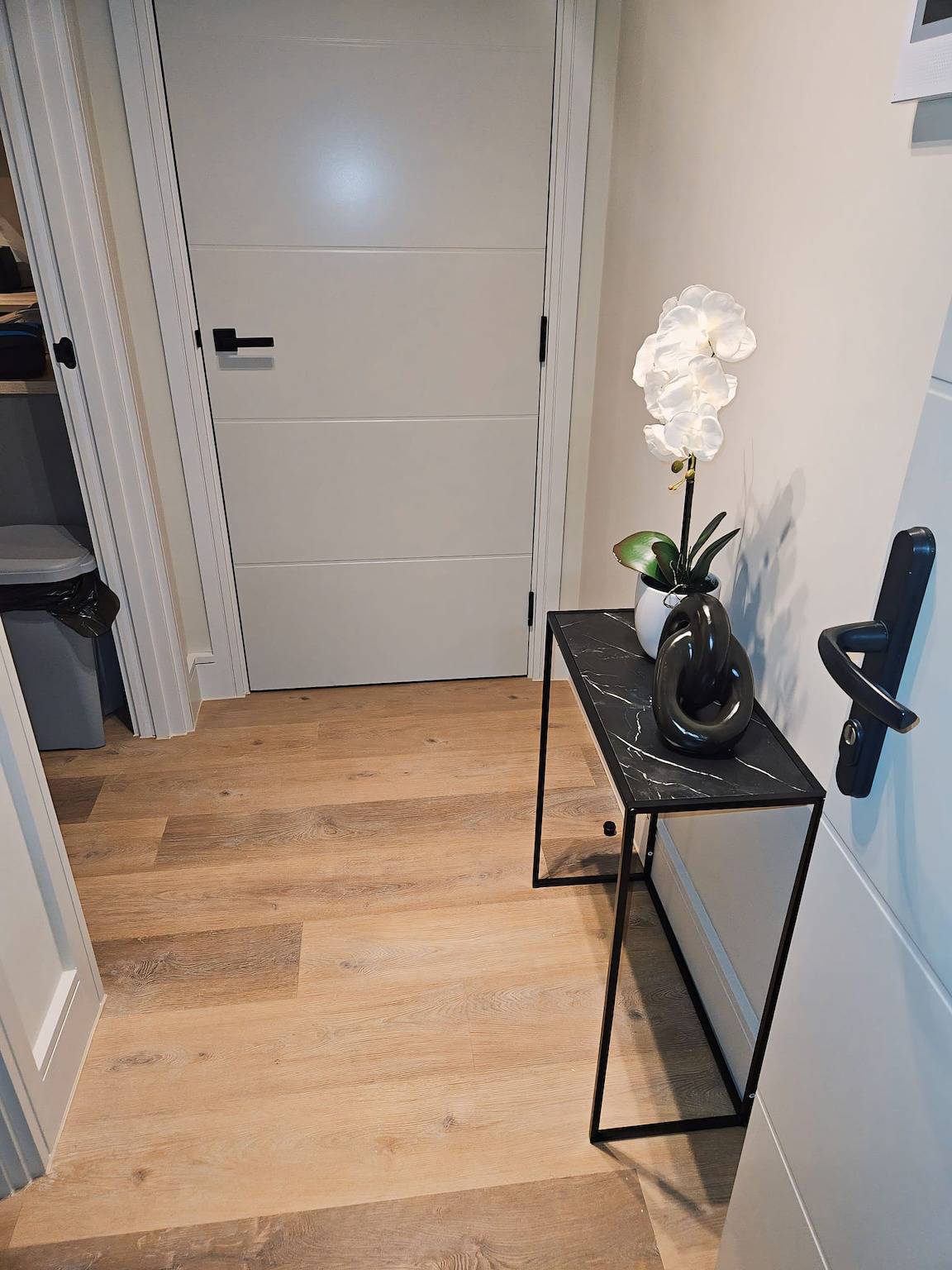 Entire vacation apartment, Lovely 1-Bed Apartment 5 mins from Romford station in Havering, London