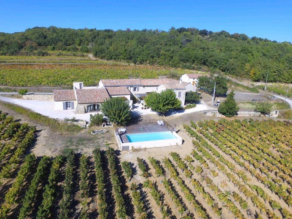 Appartement entier, Véritable mas provençal avec 3 logements en pleine nature in Cavillargues, Région de Nîmes