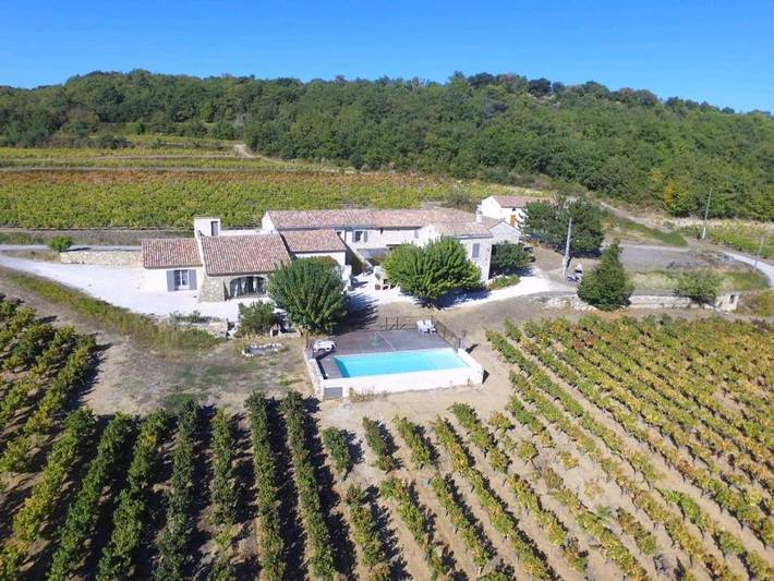 Gîte pour 14 personnes, avec Terrasse et Jardin ainsi que Piscine et Vue à Cavillargues