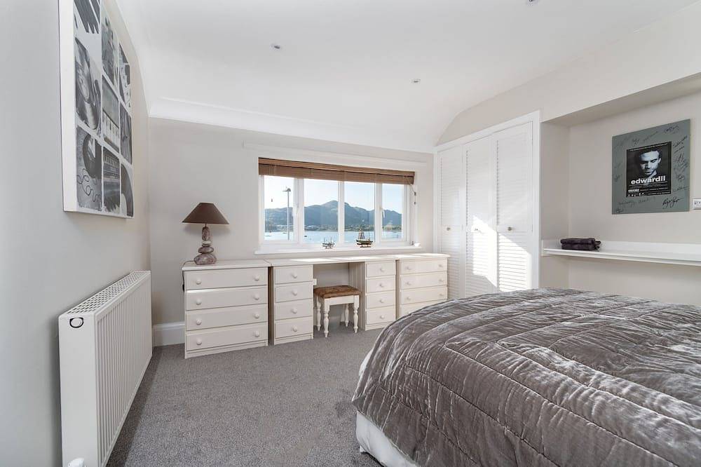 Walton - Three Bedroom Cottage, Sleeps 5 in Deganwy, Conwy region