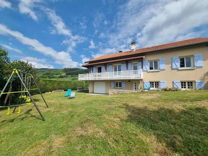 Gîte pour 6 personnes, avec Balcon ainsi que Terrasse et Jardin à Saint-Georges-en-Couzan