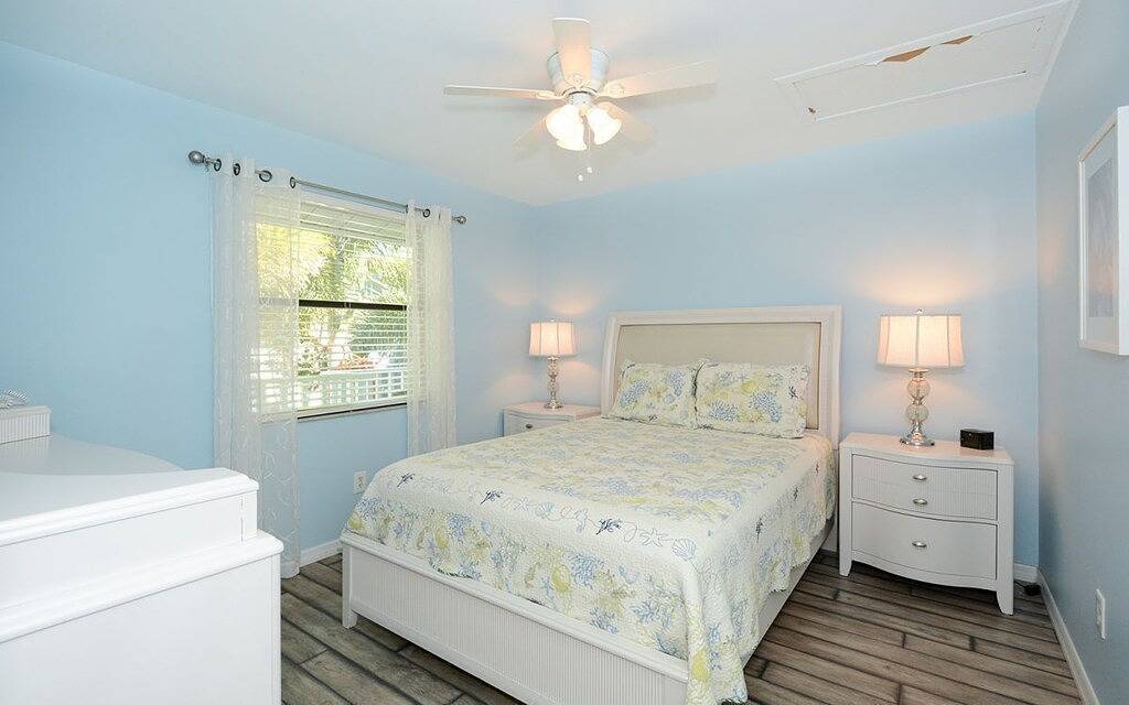 Steps from the Beach 2Br - Unit 1 in Holmes Beach, Anna Maria Island