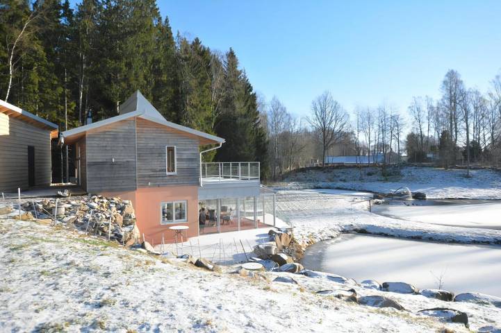 Cottage for 3 people, with hot tub and terrace as well as garden and sauna in Sweden