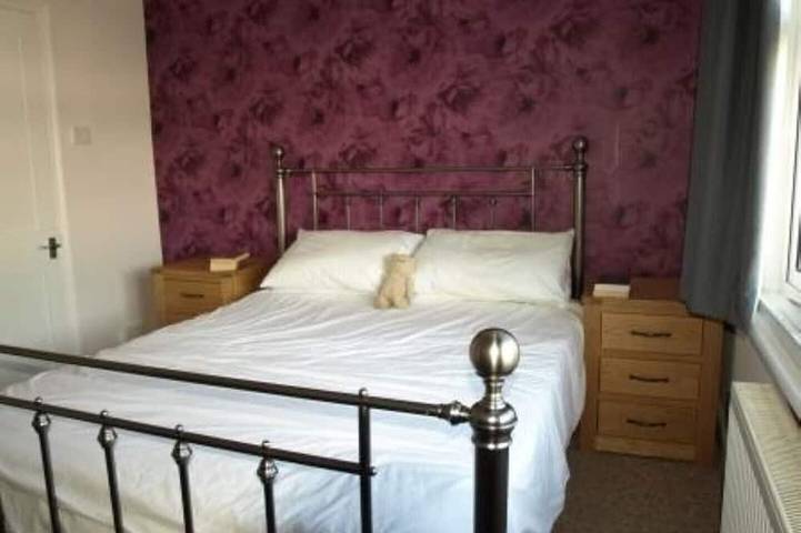 2 bedroomed cottage in Hythe, Kent, close to amenities and beach. Dogs welcome. in Hythe, Kent