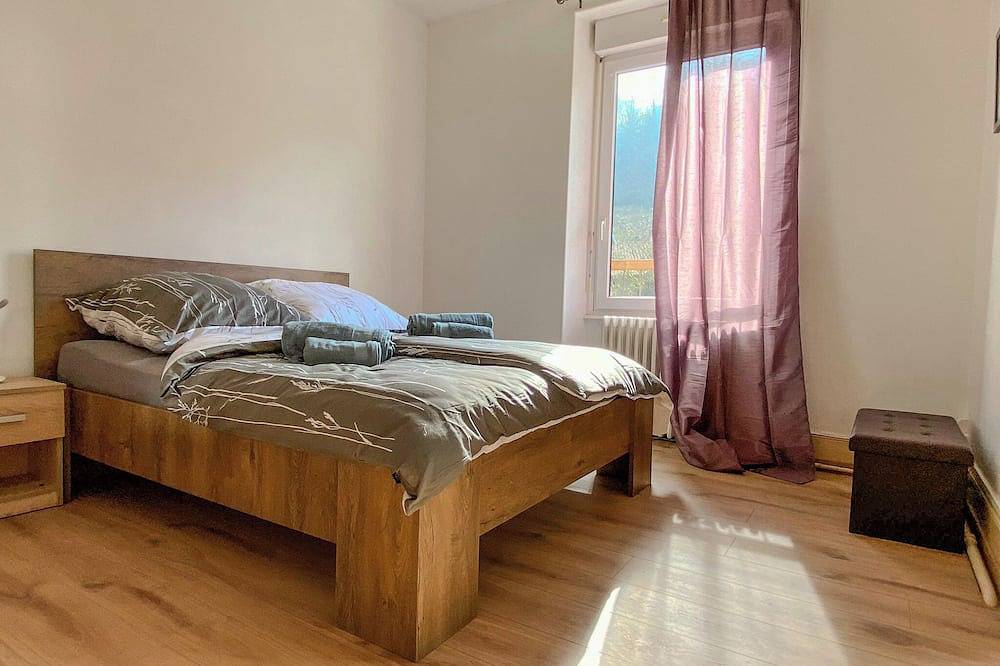 Entire apartment, Appartement entier 92 m2, 3 chambres et 1 salon, proche centre ville, parking in Belfort, Territoire-de-Belfort