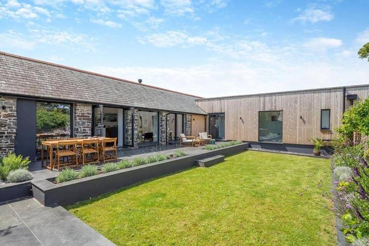 Cottage for 6 people, with Hot tub and Garden in Hartland