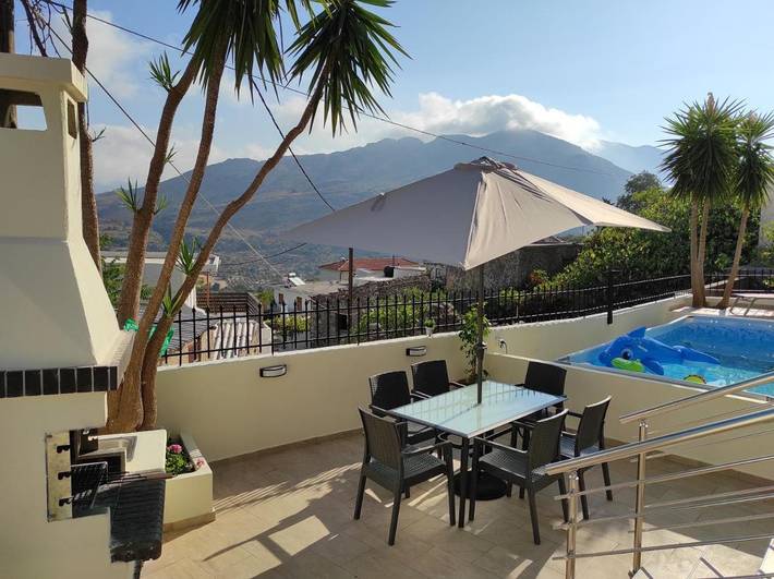 Ferienhaus für 4 Personen, mit Ausblick und Garten sowie Pool, mit Haustier in Rethymno und Umgebung