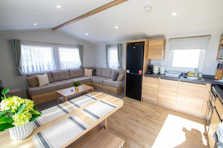 Glamping for 8 people, with pool, with pets in Camber Sands