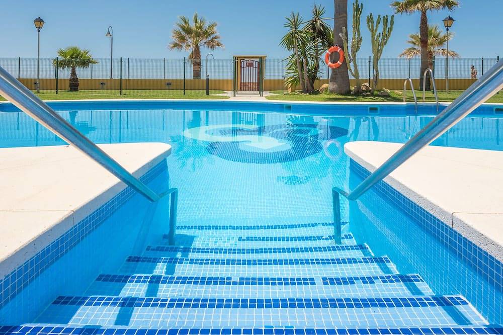 Entire apartment, Beachfront apartment in Tarifa with pool in Playa de Los Lances, Tarifa