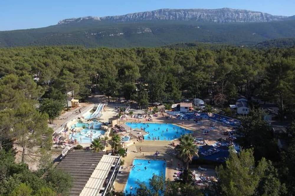 Mobilhome Premium 3 Chambres 6p Camping Domaine Ste Baume Face à la Piscine in Nans-les-Pins, Brignoles region