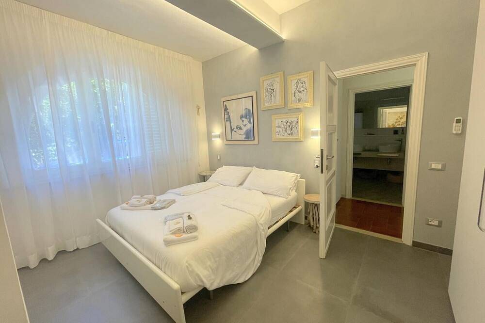 Entire apartment, Apartment 'Villa Atusca' with Private Garden, Wi-Fi and Air Conditioning in Castiglioncello, Etruscan Coast