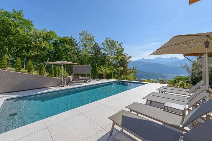 Ferienwohnung für 4 Personen, mit Ausblick und Pool sowie Garten
