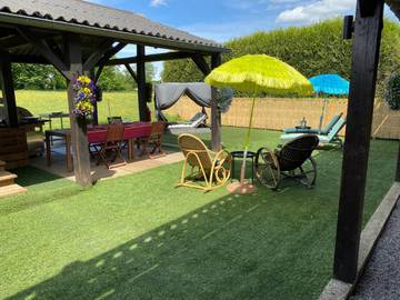 Gîte pour 6 personnes, avec vue ainsi que terrasse et jardin, animaux acceptés à Maubert-Fontaine