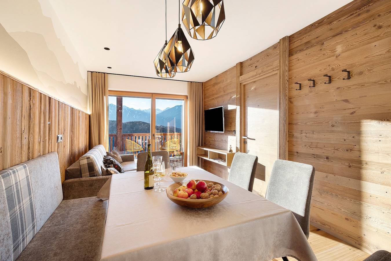 Ganze Wohnung, Ferienwohnung 'Karspitz' mit Bergblick, privater Terrasse und Wi-Fi in Rodeneck, Dolomiti Superski