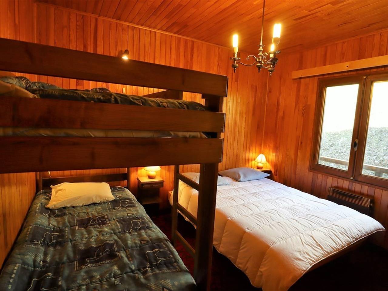 Chalet for 6-8 people with fireplace, south-facing and garage, 5 min from center in Arêches, Beaufort (Rhône-Alpes)