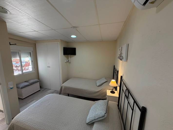 Room 'Buda' with shared terrace, Wi-Fi and air conditioning in el Poblenou del Delta, Amposta