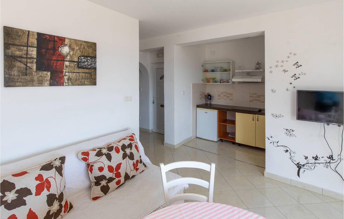 Ganze Ferienwohnung, Gemütlich, 1,5 km vom Strand entfernt: Apartment mit Meerblick, Terrasse und Parkplatz in Klek, Dubrovnik-Neretva