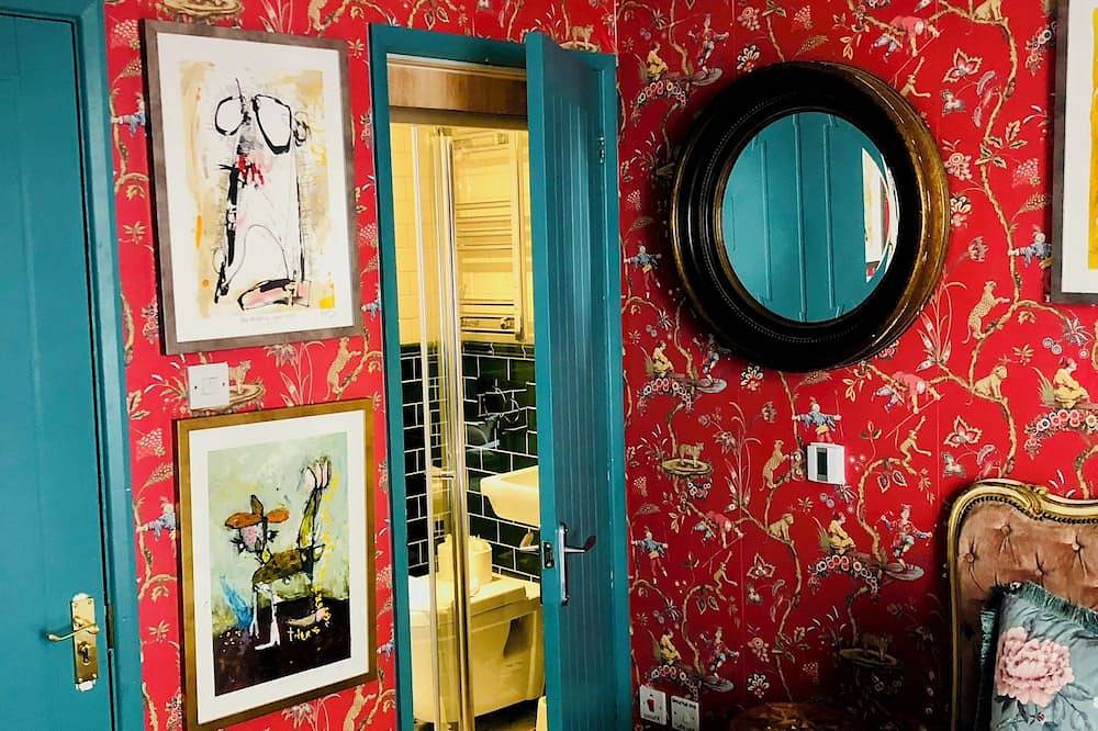 Appartamento intero, Opulent Scarlet Room at The Regency House (1min from sea front) in Brighton, Sussex