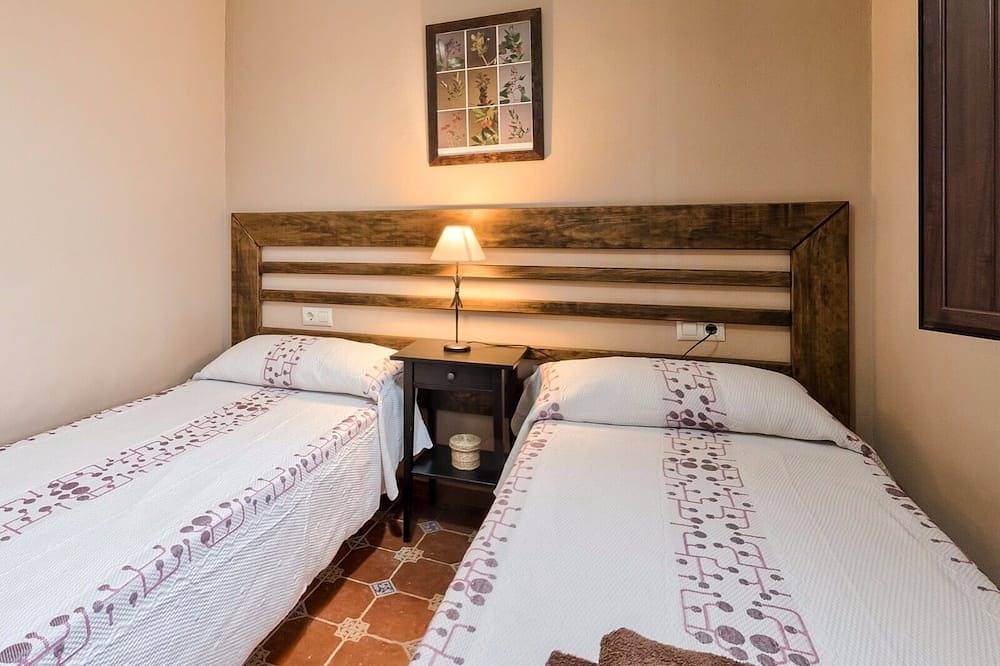 Jaccuzi in room, barbecue, activities in natural environment in Zufre, Sierra de Aracena y Picos de Aroche