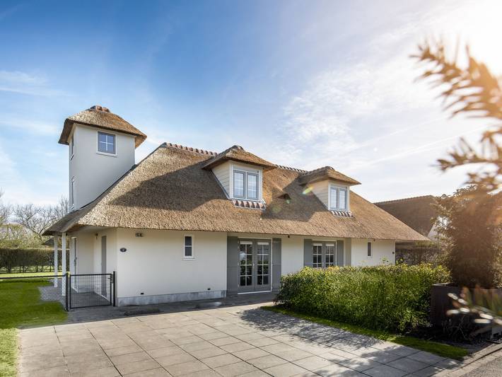 Vakantiehuis voor 16 personen, with Terras and Tuin as well as Sauna in Domburg