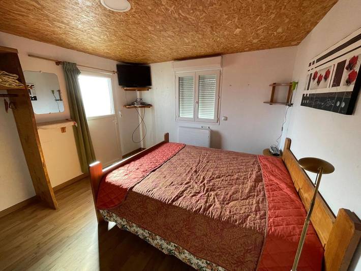 Location de vacances pour 9 personnes, avec terrasse ainsi que vue et jardin à Sainte-Honorine-des-Pertes - 4
