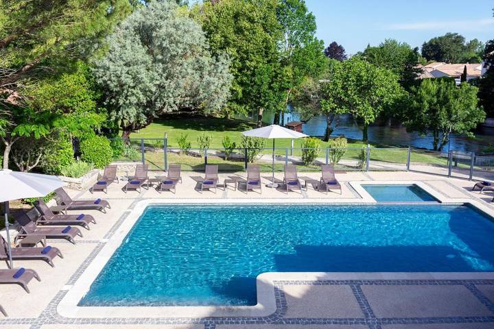 Hôtel pour 2 personnes, avec jardin ainsi que piscine et bassin pour enfant, adapté aux familles